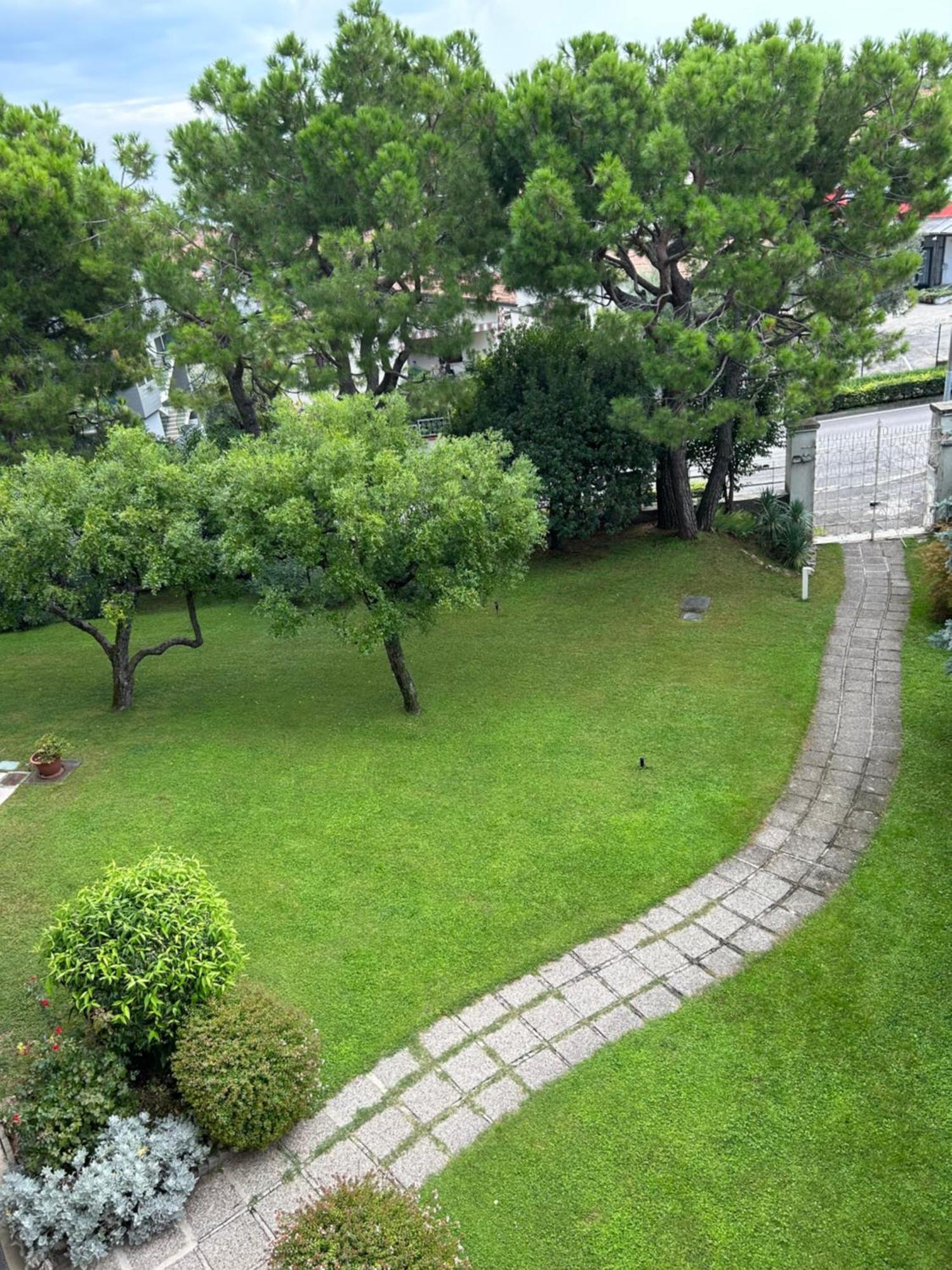Gold Garda Desenzano Apartment Desenzano del Garda Ngoại thất bức ảnh