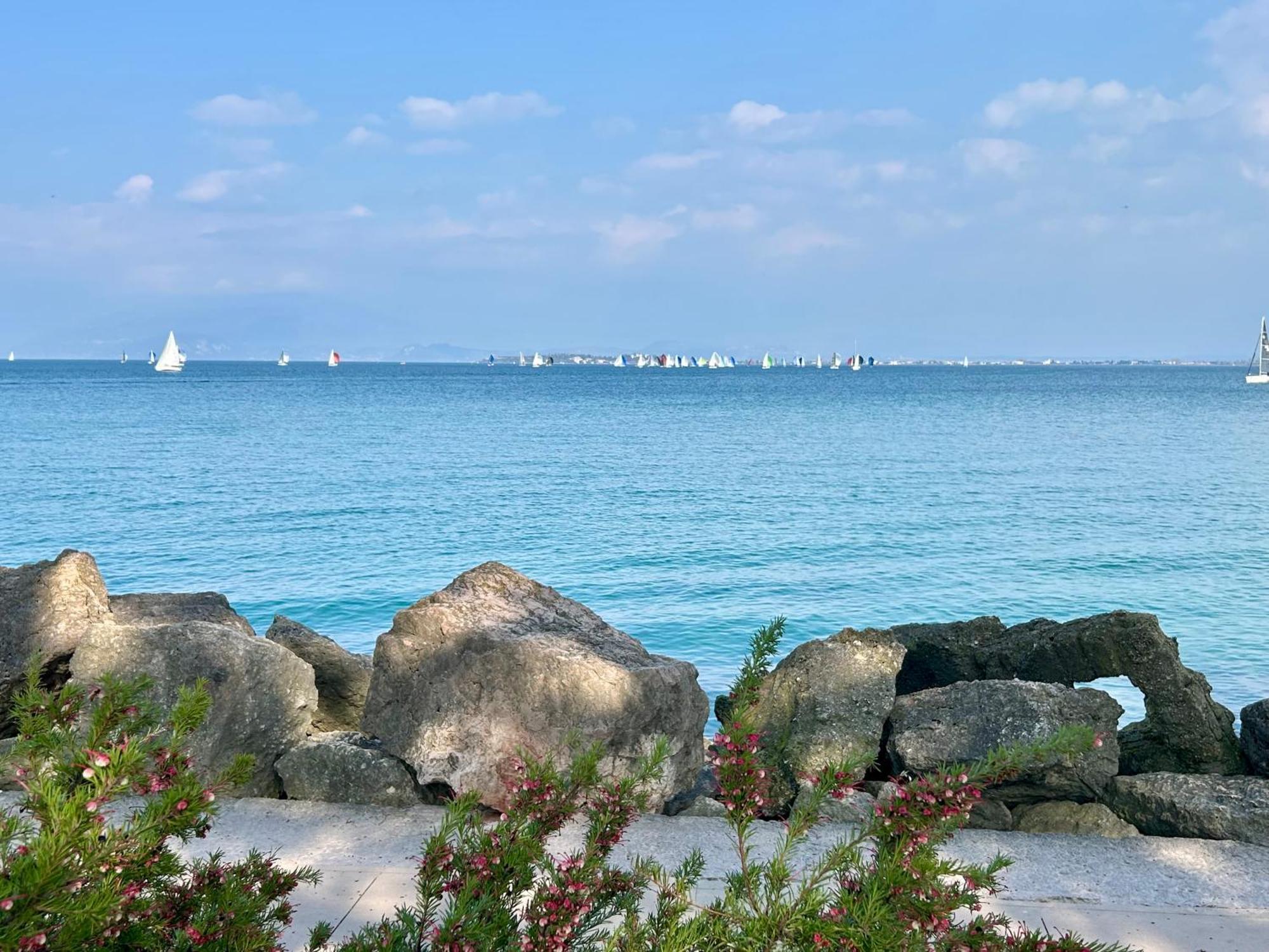 Gold Garda Desenzano Apartment Desenzano del Garda Ngoại thất bức ảnh