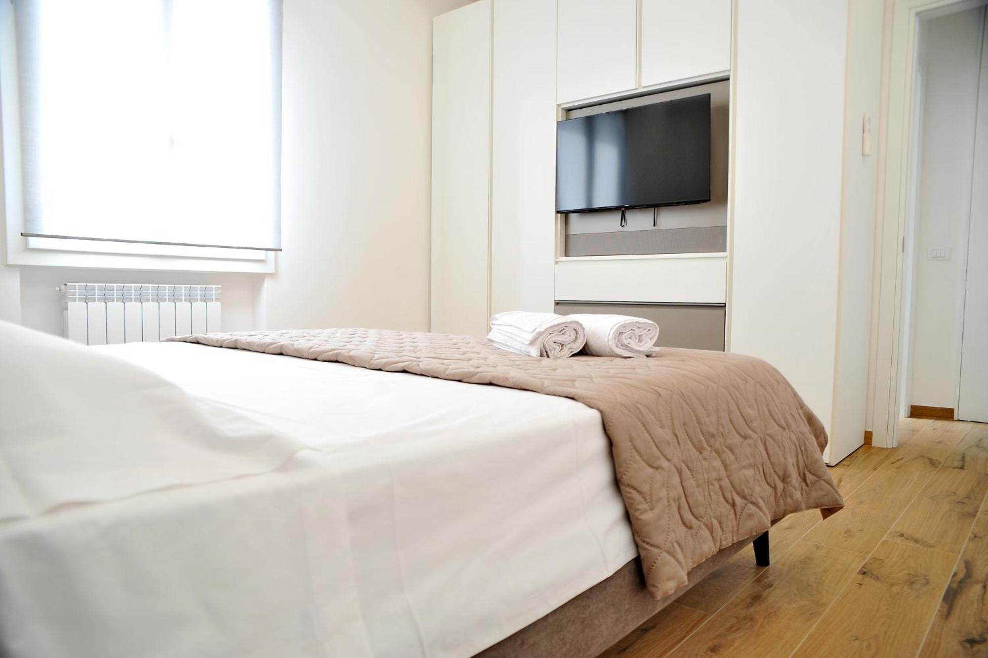 Gold Garda Desenzano Apartment Desenzano del Garda Ngoại thất bức ảnh