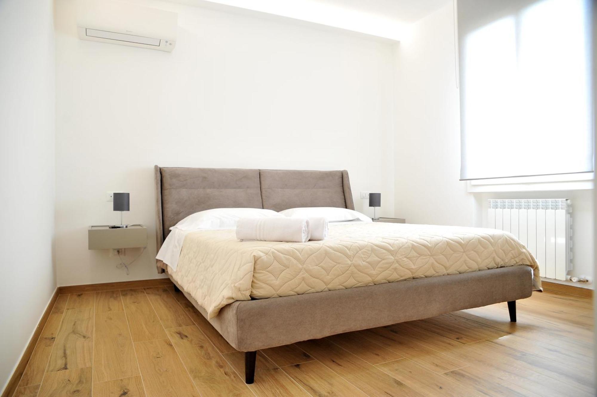 Gold Garda Desenzano Apartment Desenzano del Garda Ngoại thất bức ảnh