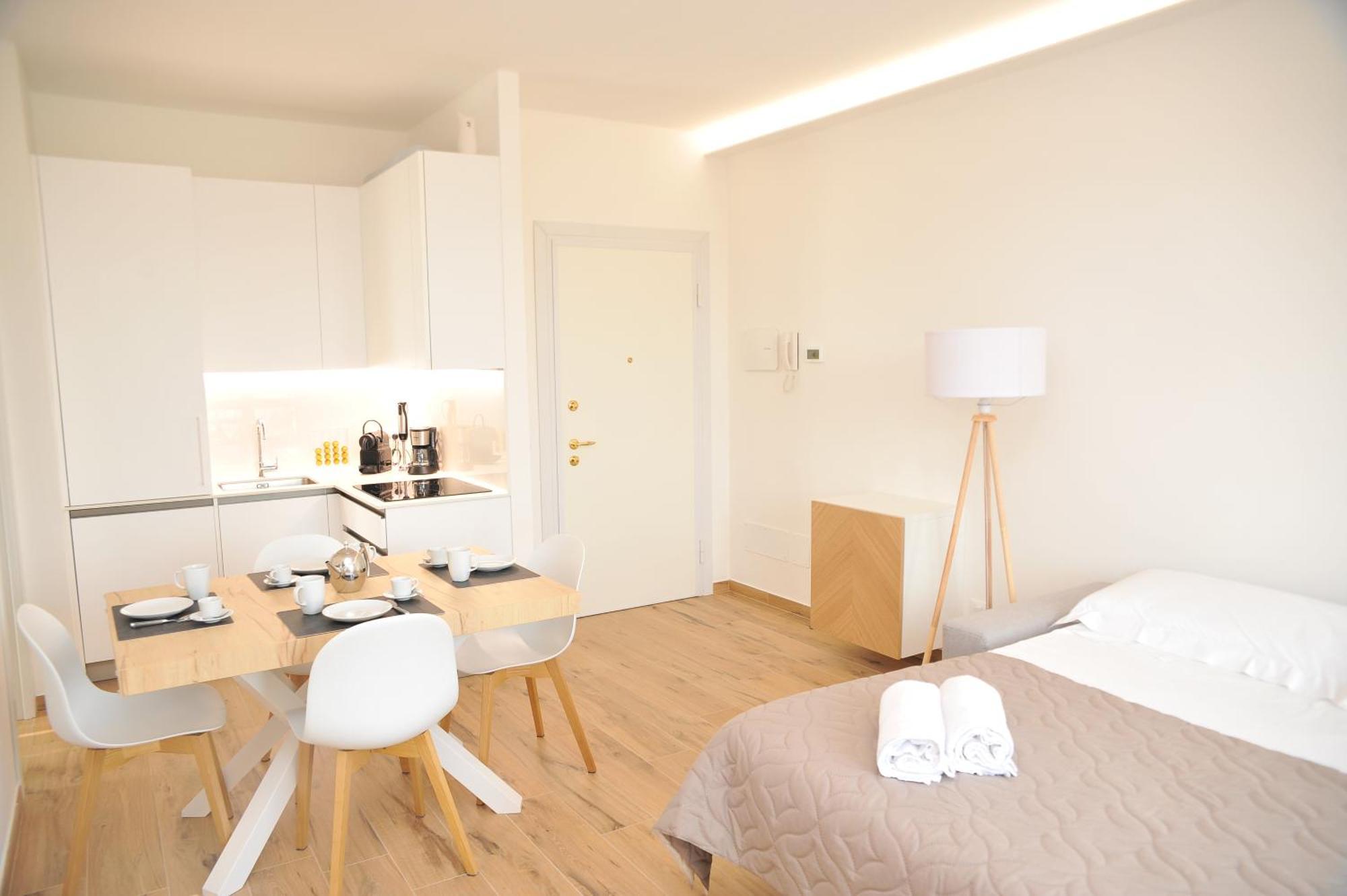 Gold Garda Desenzano Apartment Desenzano del Garda Ngoại thất bức ảnh